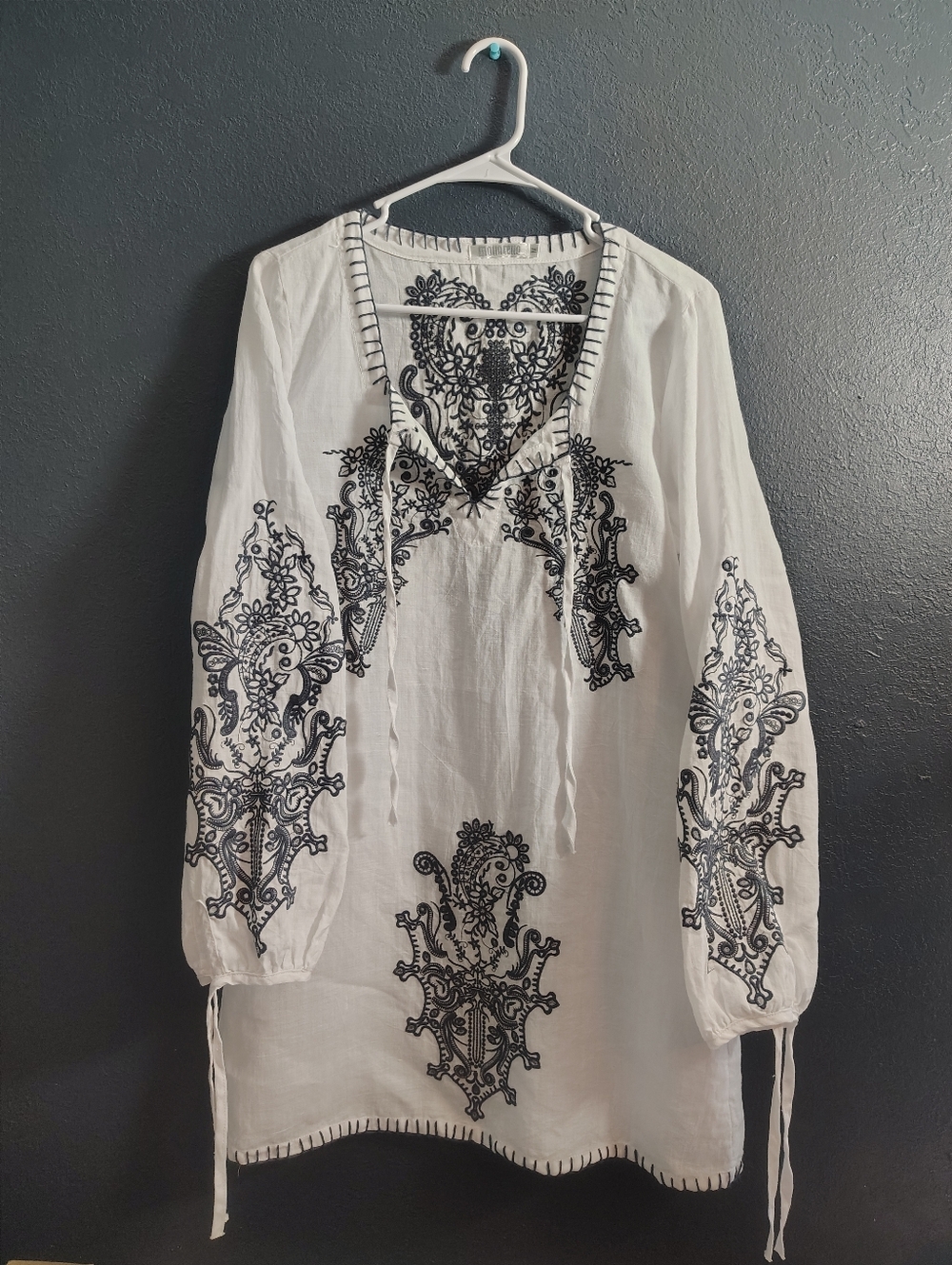 Monoreno White Linen Feminine Boho Chic Tunic Dress with Navy Embroidery